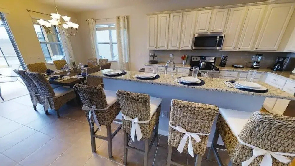 ACO PREMIUM – 7 Bd south facing Pool and Spa (1729
