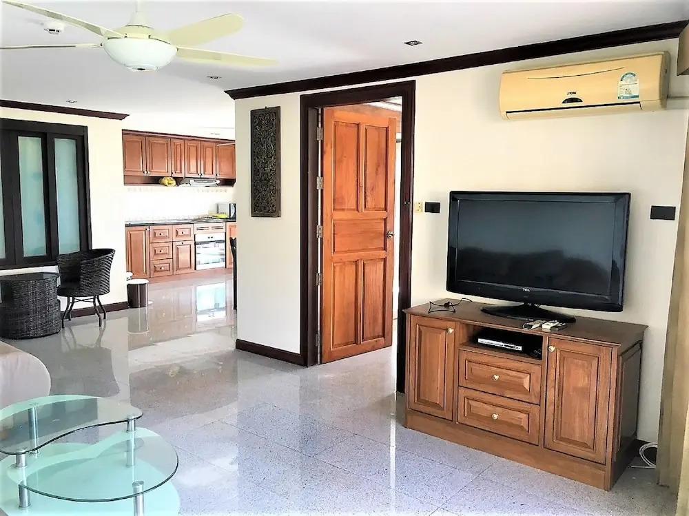 Royal Hill Resort Pattaya Corner Condo With sea & Pool Views
