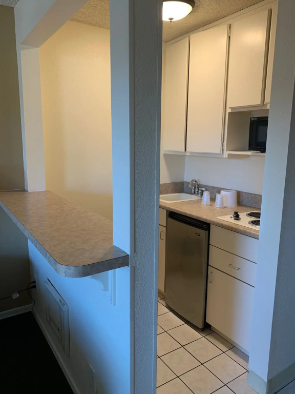 Отель California Suites