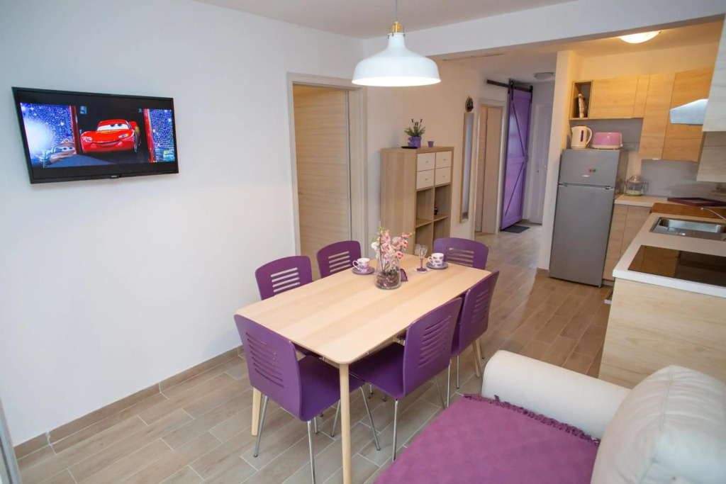 Apartman Matej with pool Povljana
