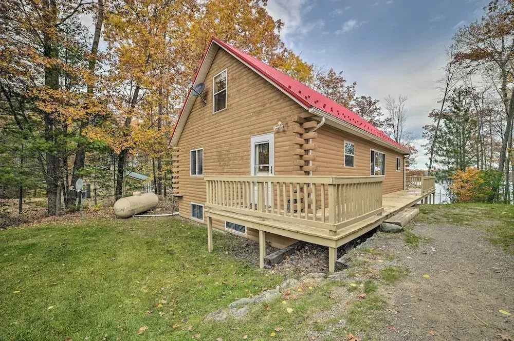 Lakefront Hawks Getaway - Fire Pit & Kayaks!