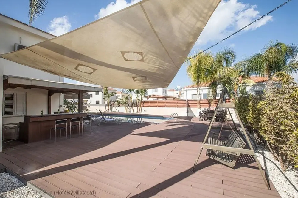 Celebrity Villa Laura26