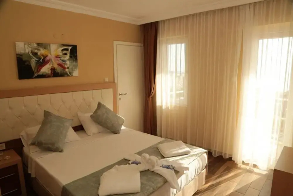 Hotel Room with Shared Pool near Beach in Kusadasi