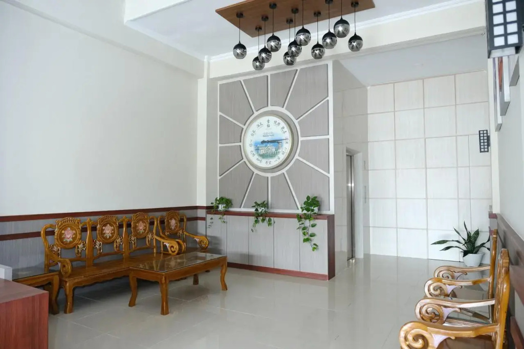 Joyful Hotel