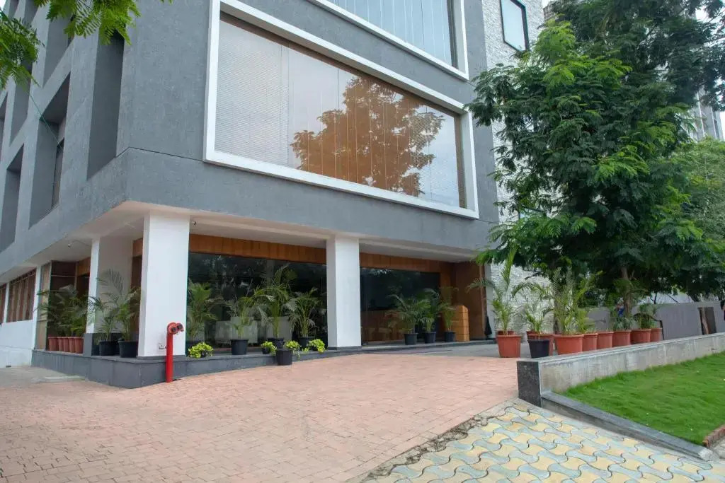 Pinnacle Grand Hotel and Banquets