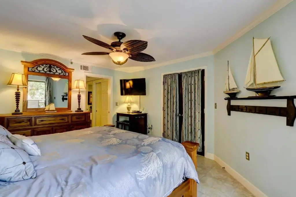 Wonderful Luxury Updated Villamare with Pool Bikes & Beach Gear included