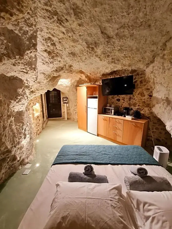 Anassa Cave by Estia