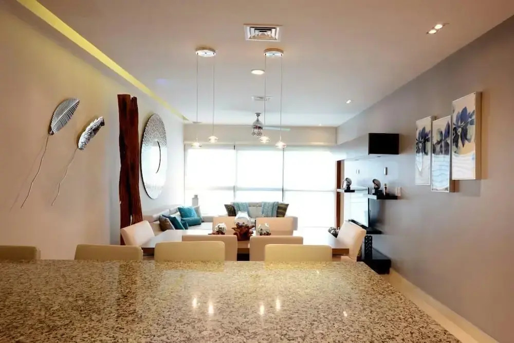 Luxurious & Central Condo In Playa Steps From The Beach