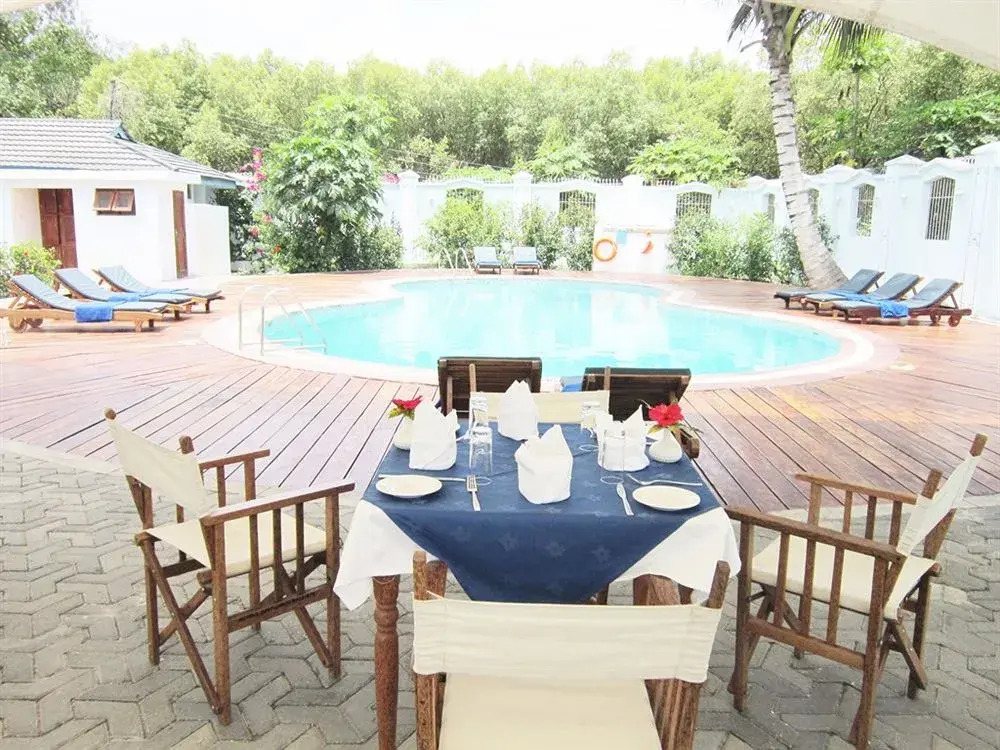 Hifadhi Hotel