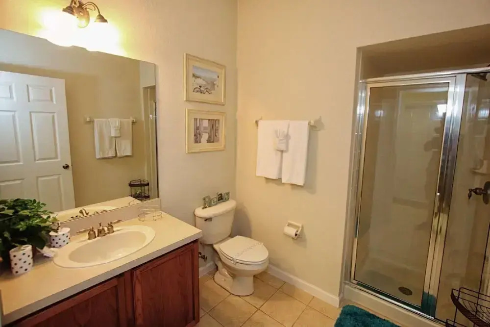 2633 Trafalgar Village