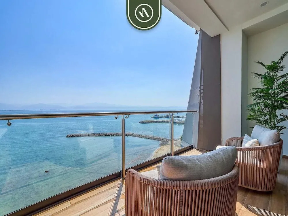 Luxury Oceanfront 3 BR Condo With Balcony