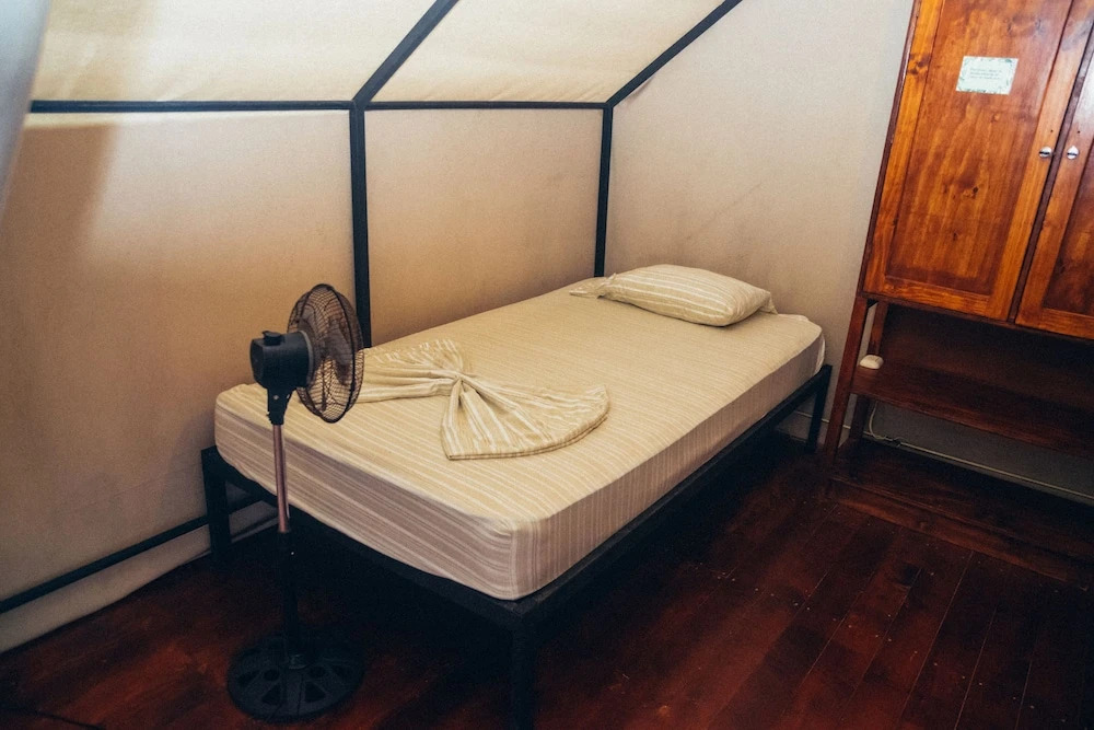 Habitat Surf Glamp