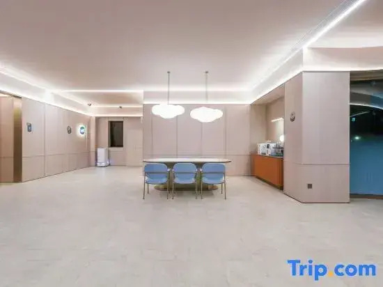 Hanting Hotel (Shanghai World Expo Park Mercedes-Benz Arena Yuntai Road Subway Station Branch)