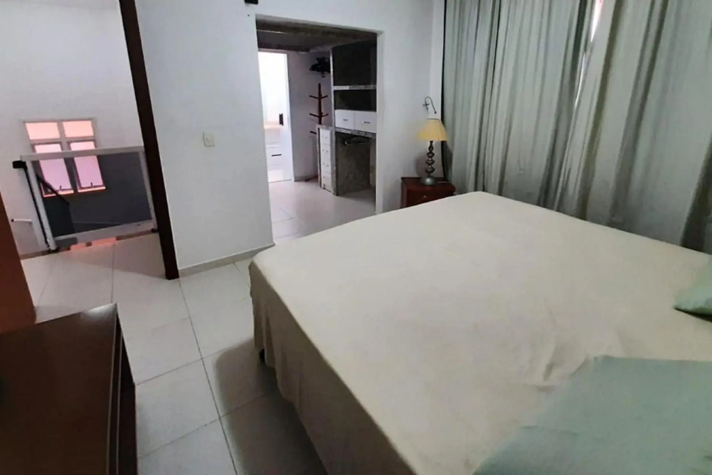 Duplex a 50 metros da praia com 4 quartos completo