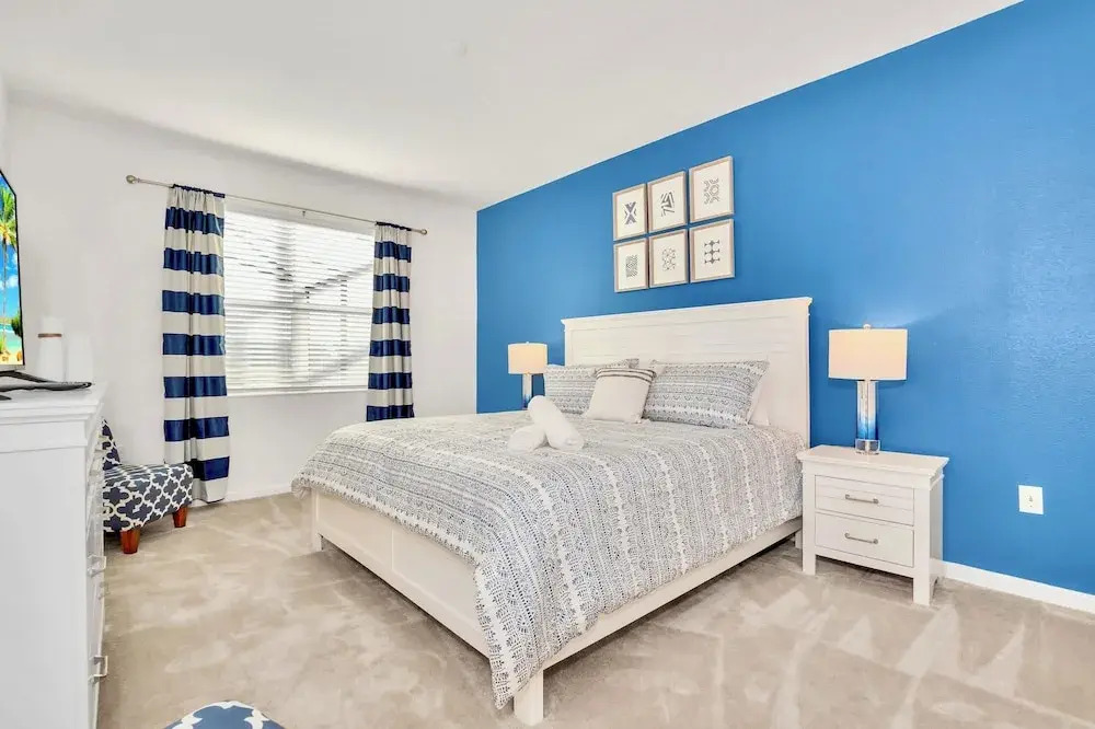 Waterfront Family Mansion w Bbq, Games Room, & Pool