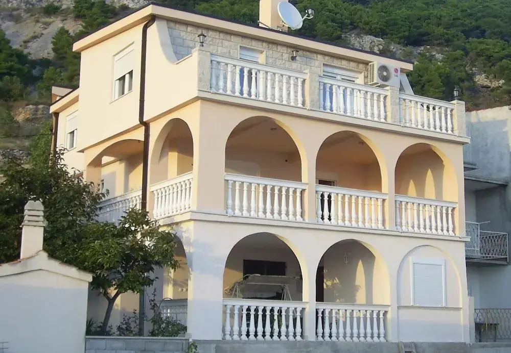 Lile - Comfortable 3 Bedroom Apartment - A1
