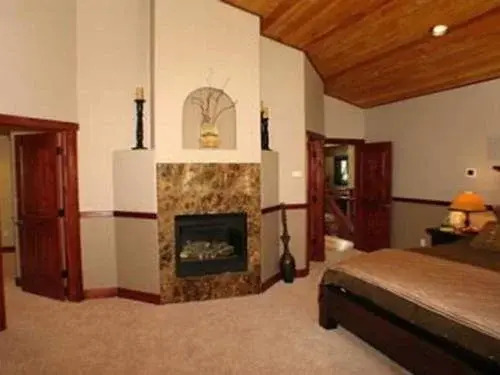 RedAwning Lakes Edge at Heavenly