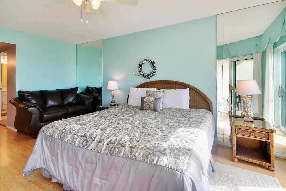 Land's End 302 Building 11 Beachfront With Private Balcony!