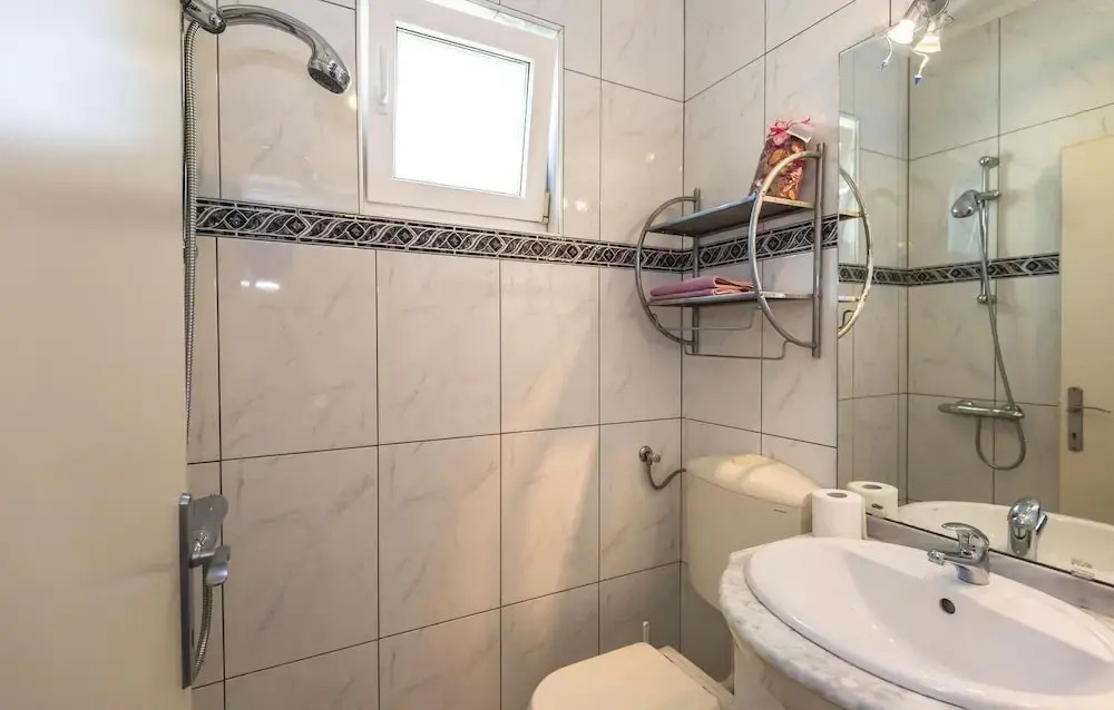 Beautiful Apartment in Podaca With 3 Bedrooms, Wifi and Outdoor Swimming Pool