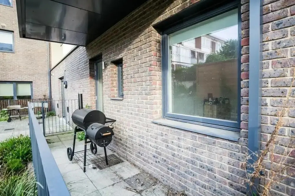 Contemporary and Bright 2 Bed Flat in East London