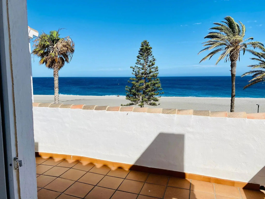 Beautiful house on the beachfront in Costa tropical