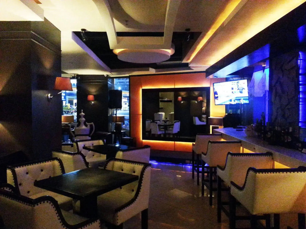 OYO 187 The Maxwell Hotel