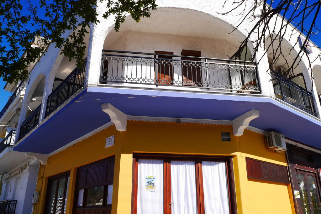 Captains Beach Apartments