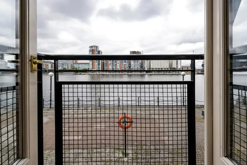 Panoramic Docklands Home