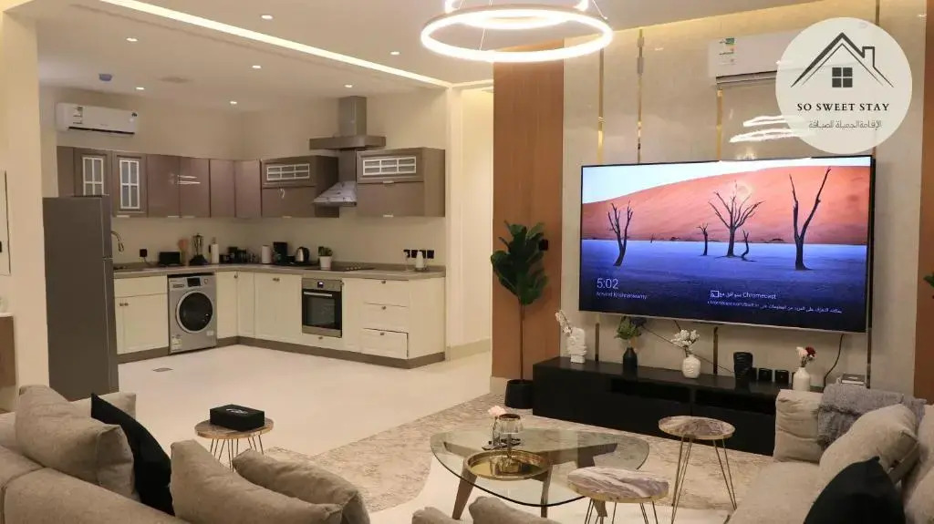 So Sweet Stay -AlTawun 3BR apartment - with Balcony garden view - الاقامة الجميلة - شقة فندقية فاخرة - بلكونه مطله ع الحديقه