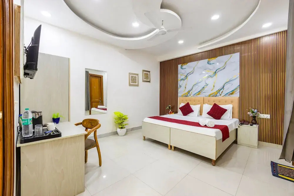 Hotel Admire Expressway BY ASPL