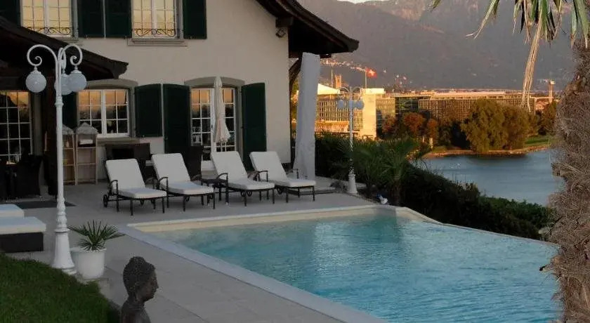 Corseaux Beach rooms-Riviera Beach apartments