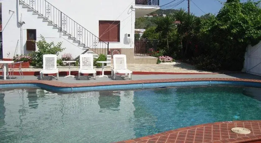 Houlis Apartments