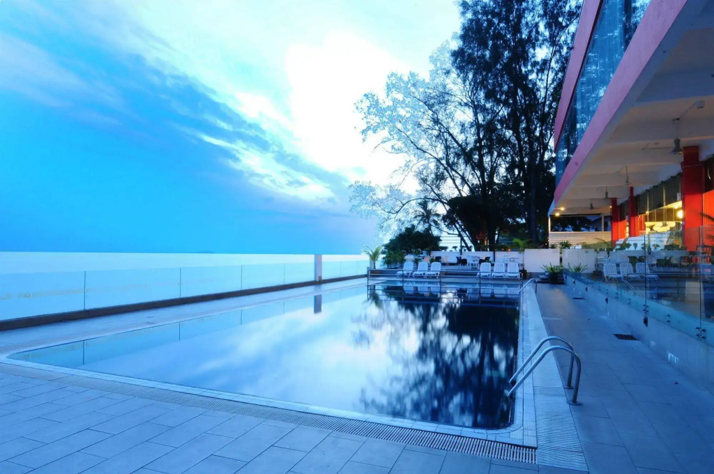 Hotel Sentral Seaview @ ​Beachfront