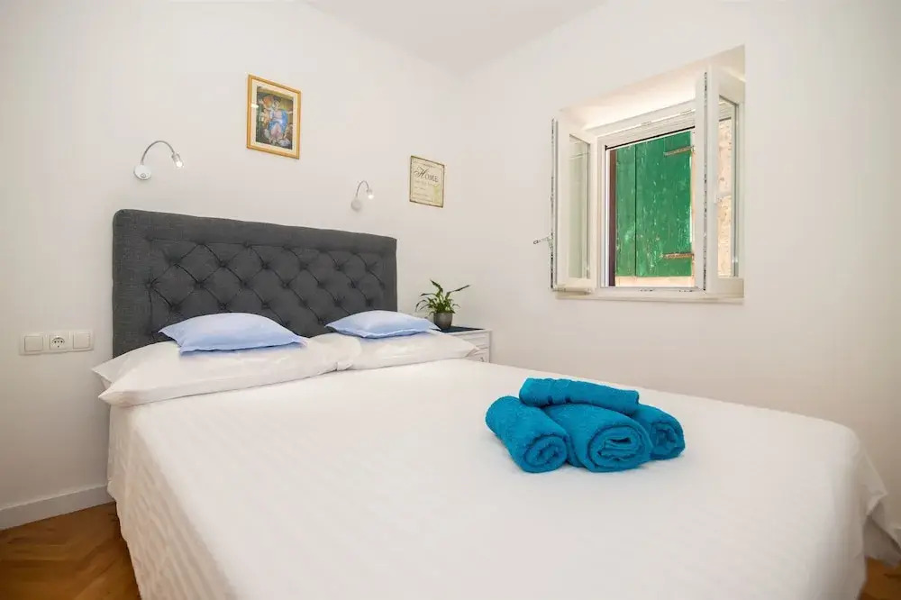 Apartments Petea Omis