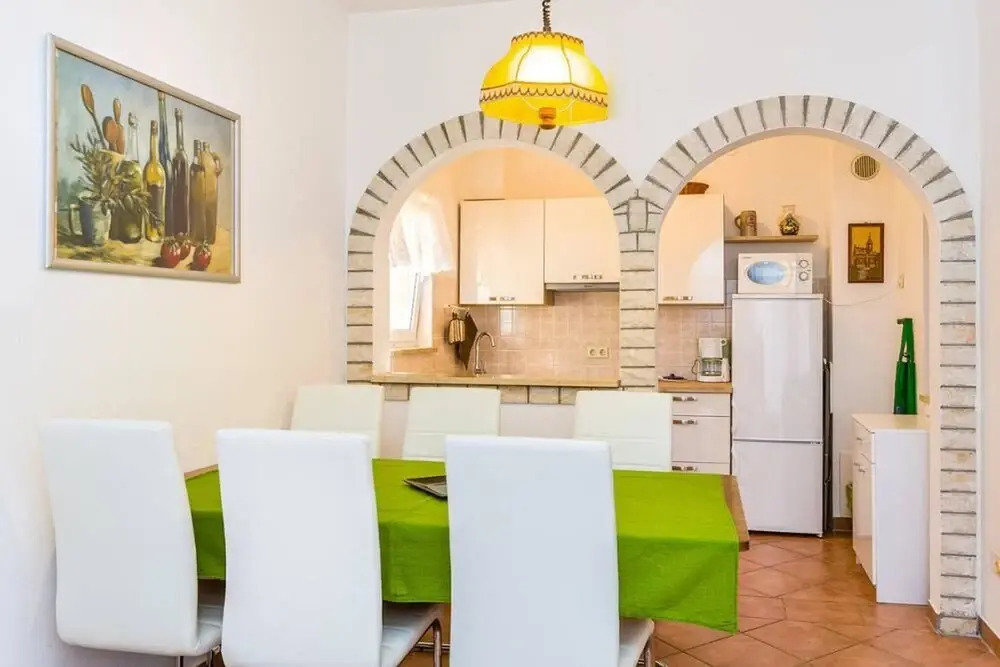 Catalina Apartments