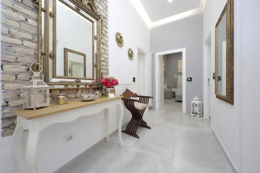 Roman Holiday Suites