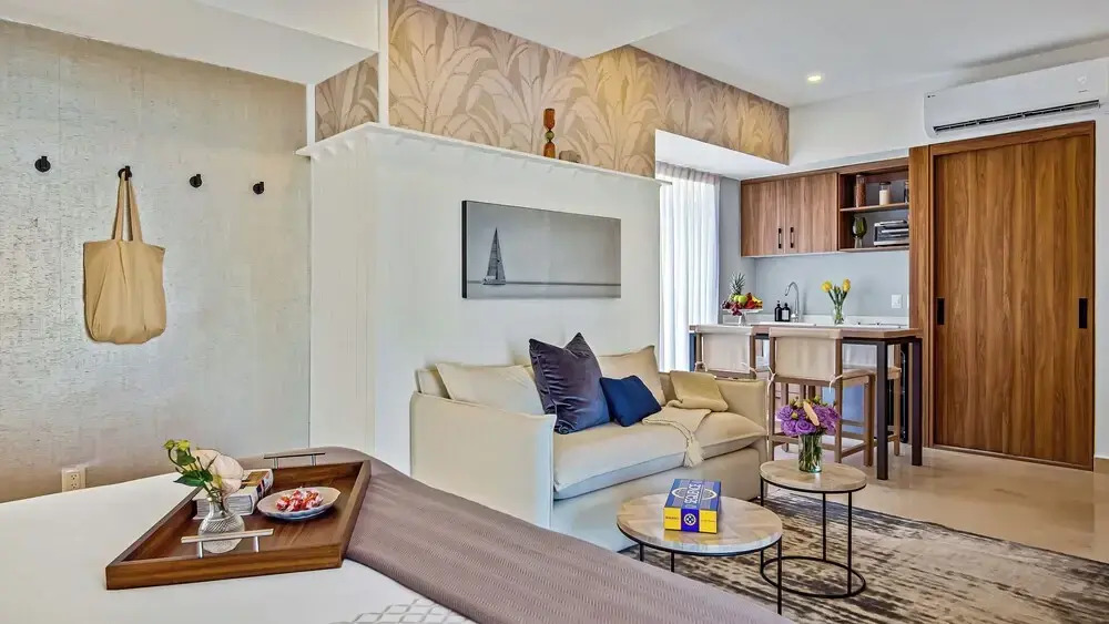 Stunning Beachfront Condo - Sea Views