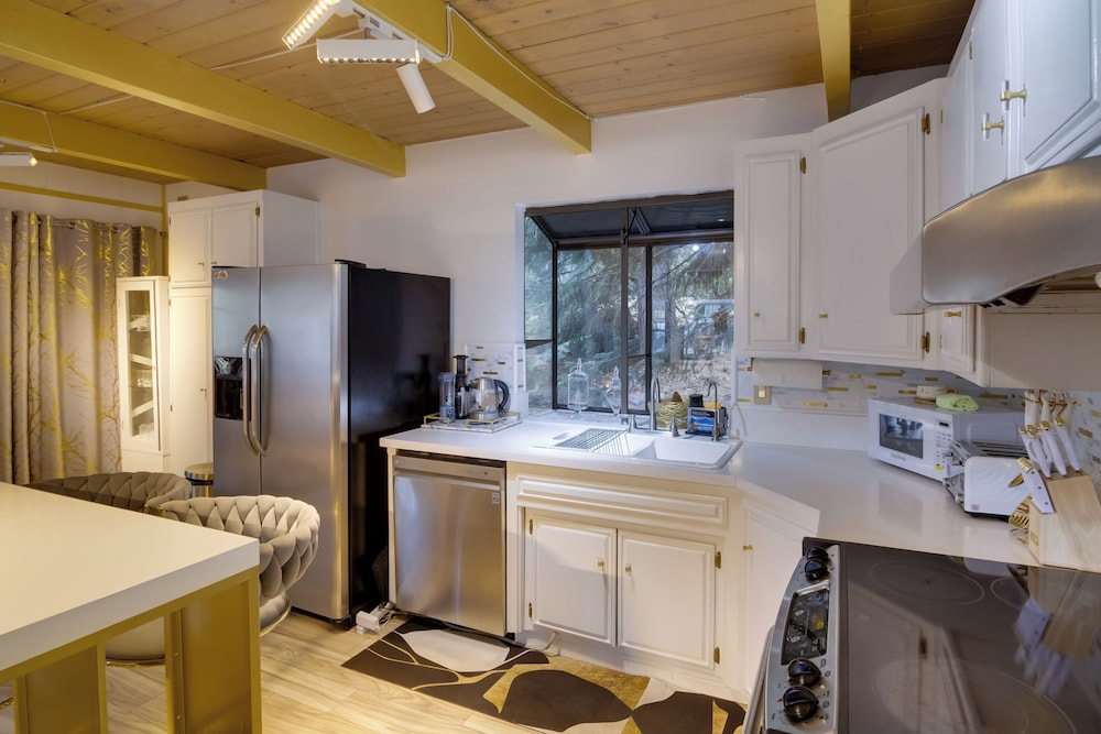 Outdoor Oasis in Pine Mountain Club! Cabin Getaway