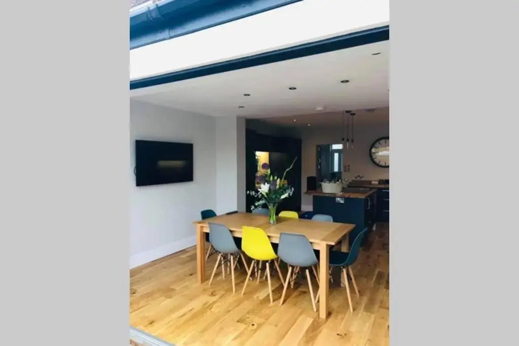 WESTREACH Filey - a 4 Bedroom, all en-suite sleep 8 Townhouse