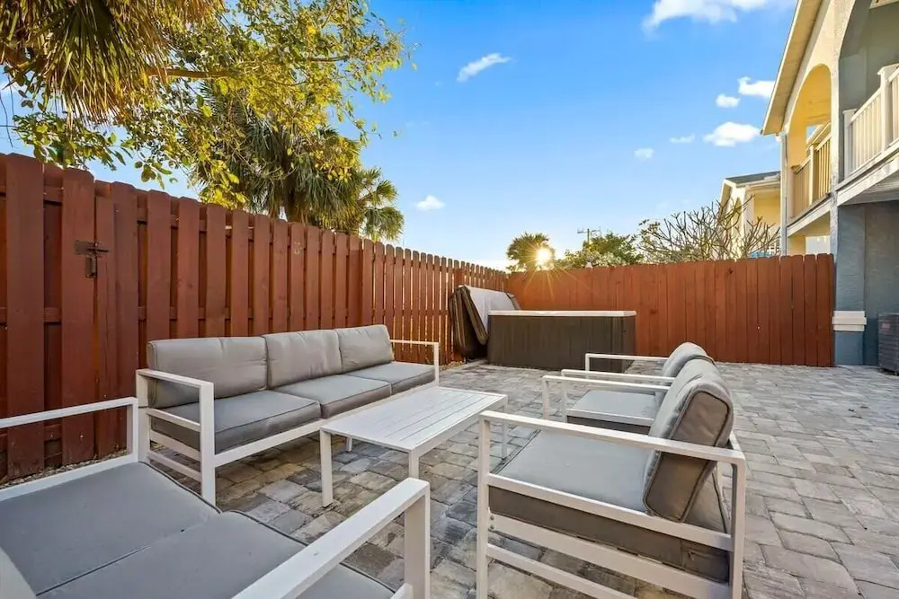 Stylish Townhome w Hot Tub 5 Min Walk to Beach