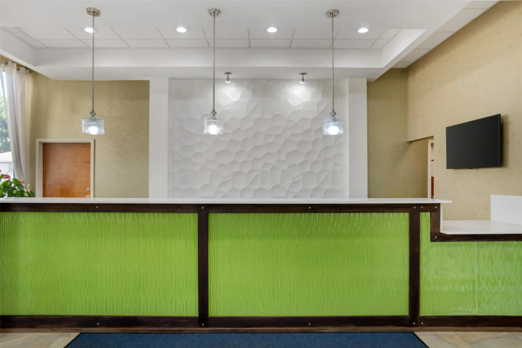 Best Western Inn & Suites Monroe