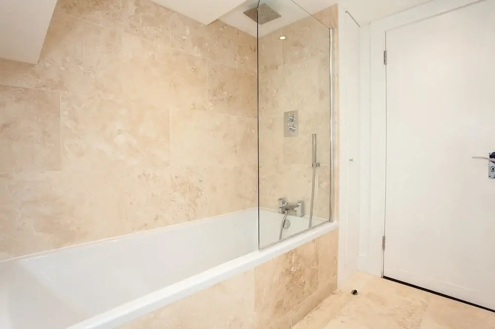 Contemporary 3 Bedroom Apartment In Battersea