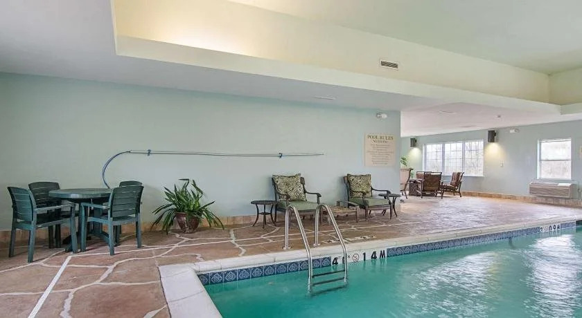 Motel 6 Park City KS