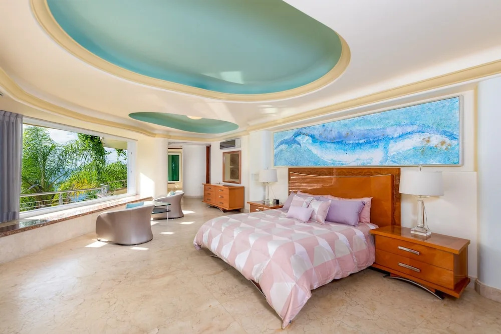 Fully Staffed, Beach frontage Luxury Villa