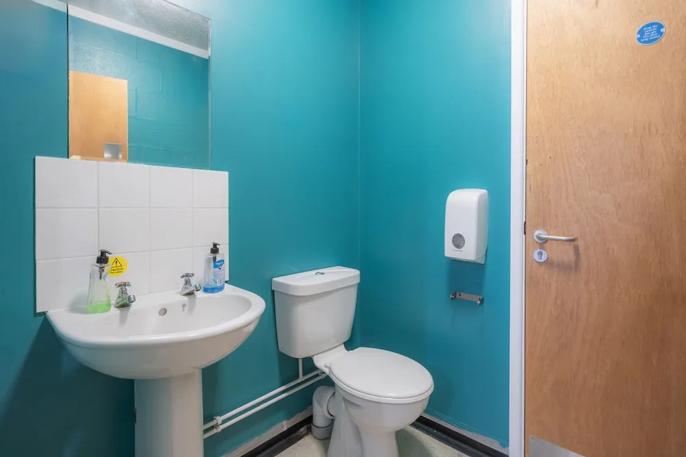 Bunkhouse/20bedroom/sleeps85/4acre/gamesroom/wifi