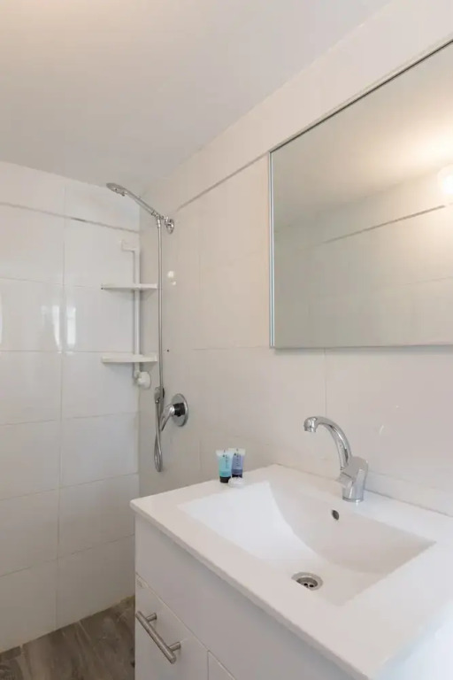 Gorgeous Apt in Neve Tzedek with Parking