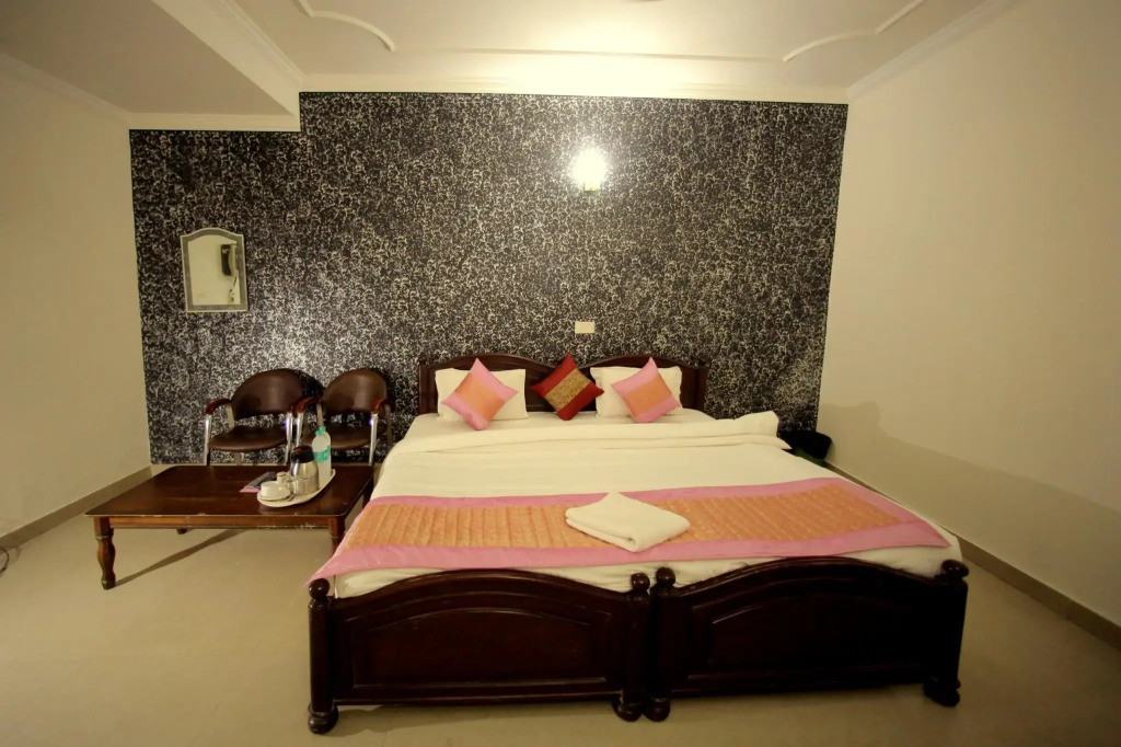 OYO 7619 Hotel VRS