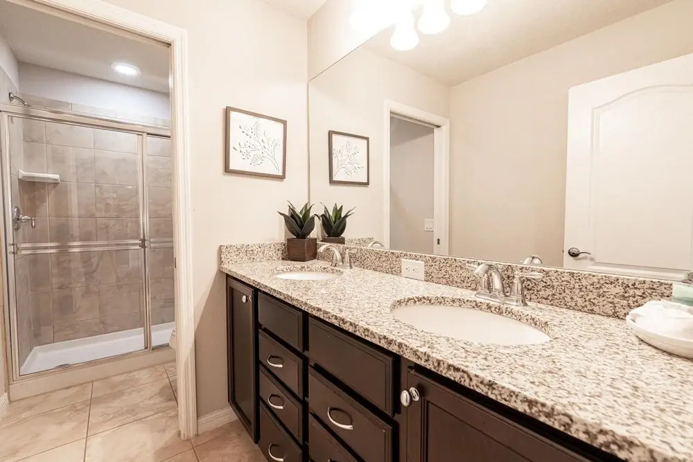 9050wws 6 Bedroom Home by Redawning