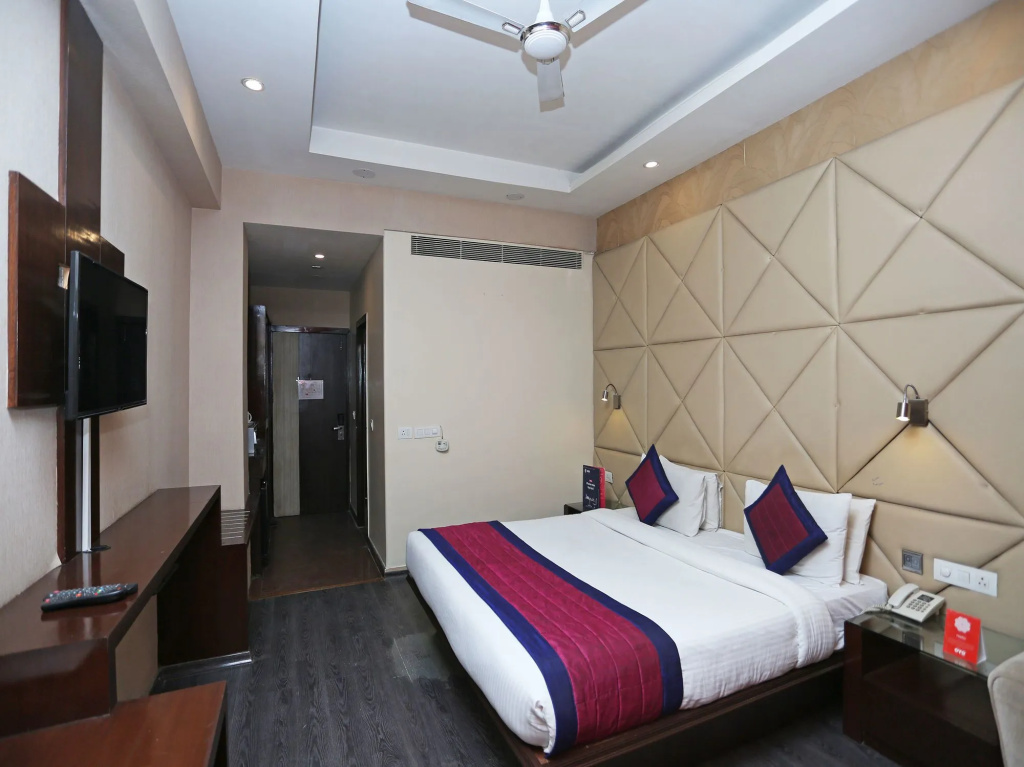 OYO 10968 Hotel Almati 1