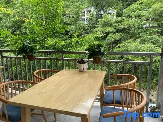 Wujian Private Hot Spring Homestay (Qingcheng Houshan)